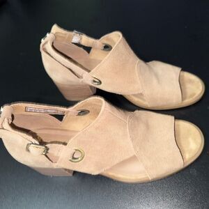 Kookaburra by UGG Ortholite comfort insoles sandles 8.5